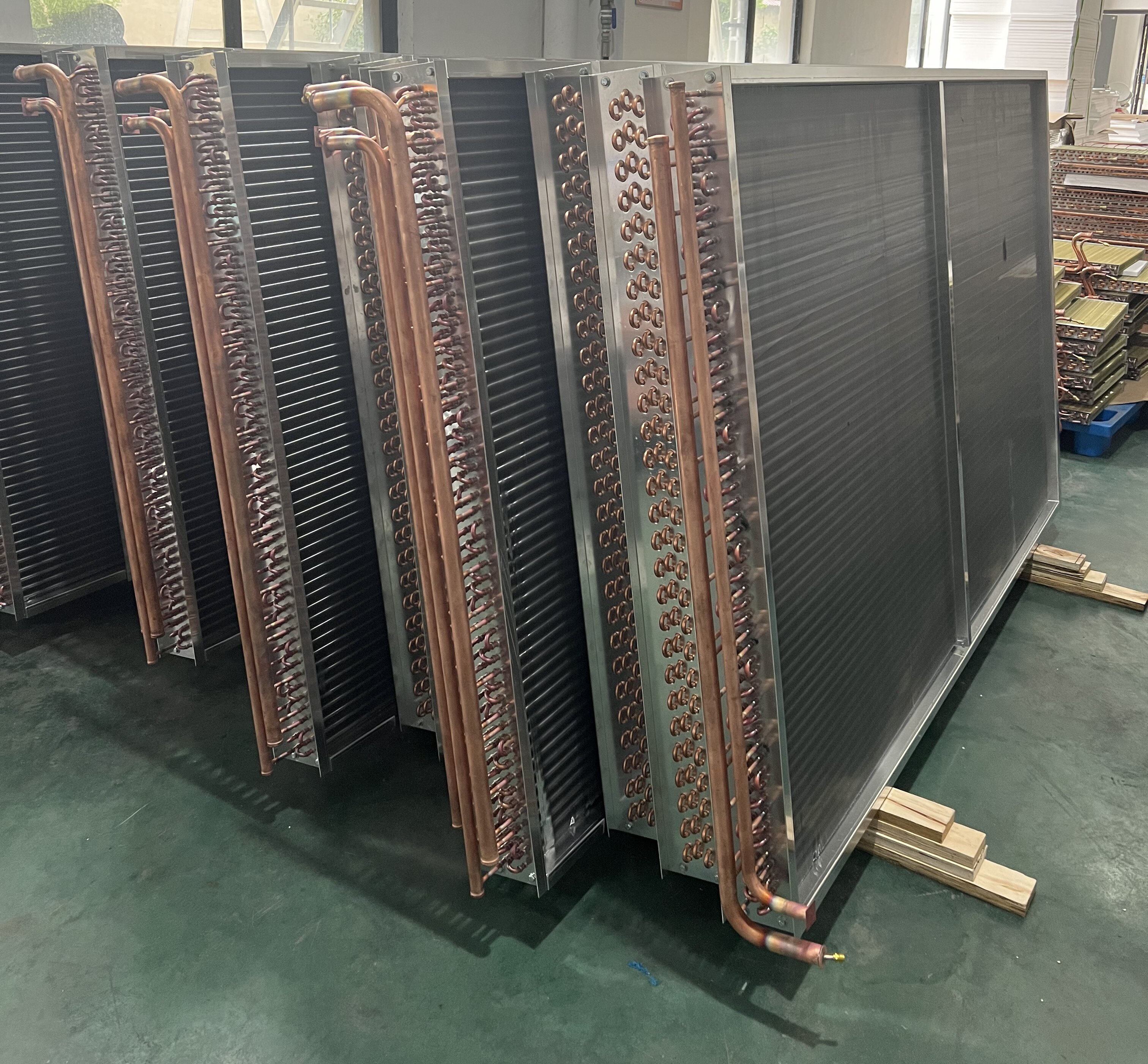 Air to water cooling coil evaporator chiller heat pump